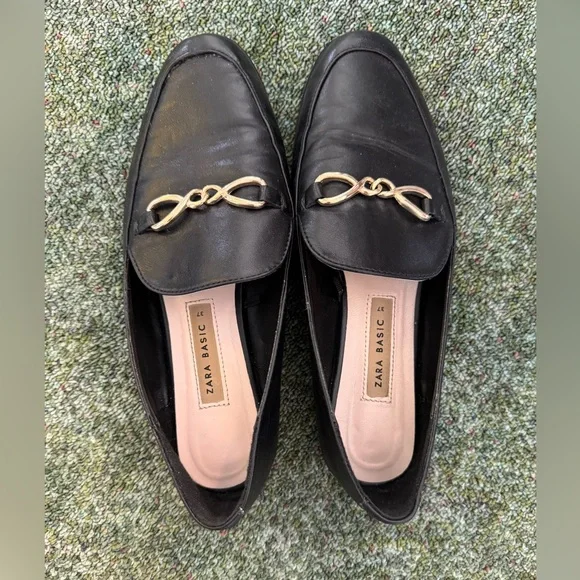 Zara Elegant Black Loafers with Gold Detail - Picture 2 of 6
